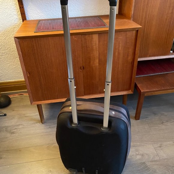 Lacoste Rolling Medium Suitcase | Designer Carry-On Bag - Picture 3 of 9